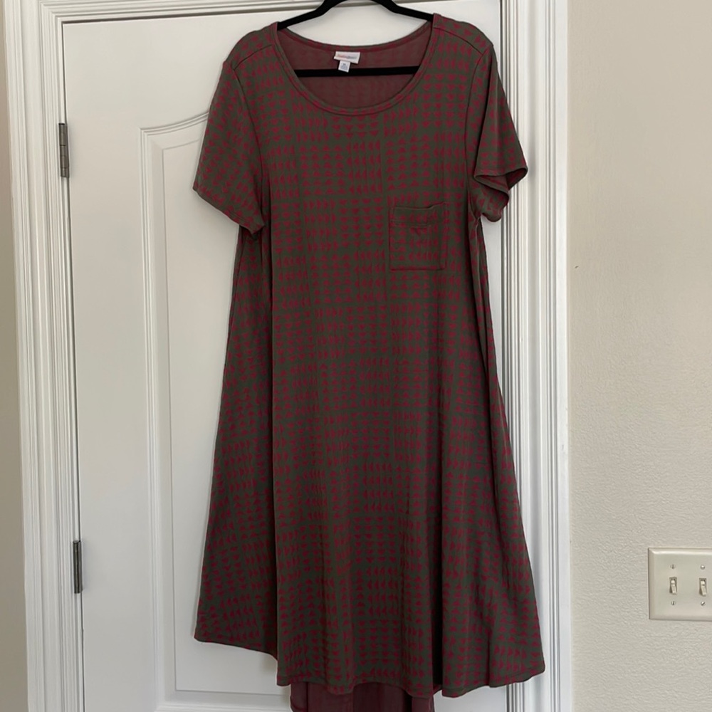 Lularoe Carly dress size XL high low dress. Green with pink triangles